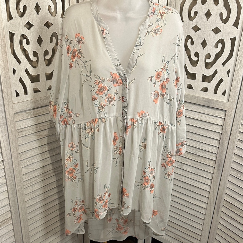torrid Light Gray Floral Button-Front Tunic with Peach Blossoms